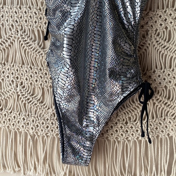 Shein silver & black NWOT one piece, snakeskin animal print, sz Medium - Picture 4 of 10